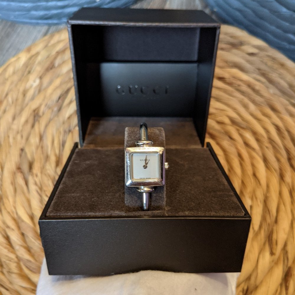 Authentic GUCCI Bangle Watch 1900L - 6.5"